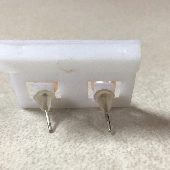 Elegant Pink Pearl Earrings - Picture 2 of 2